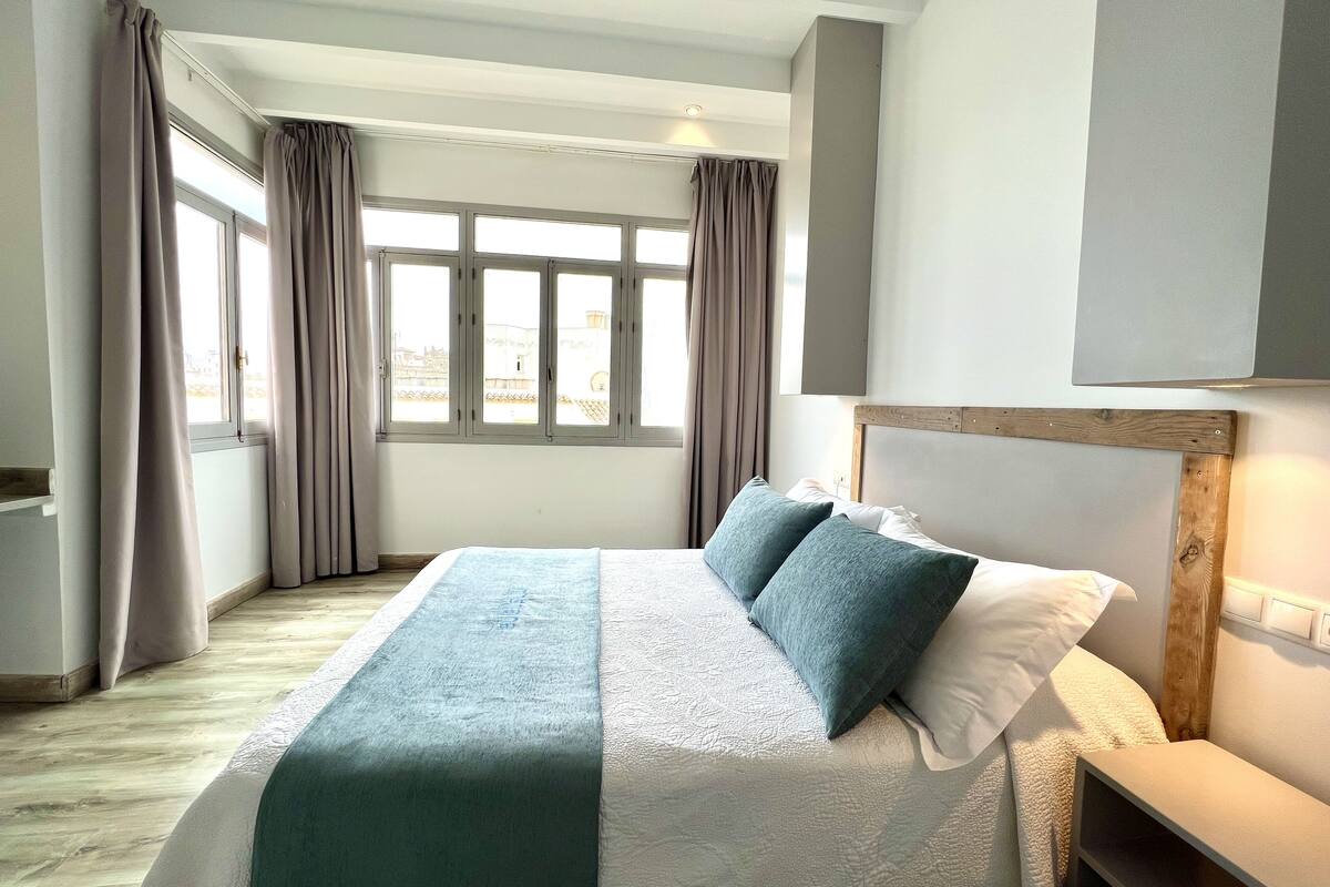 Standard Room, 1 Double Bed | Down duvets, pillow-top beds, in-room safe, desk