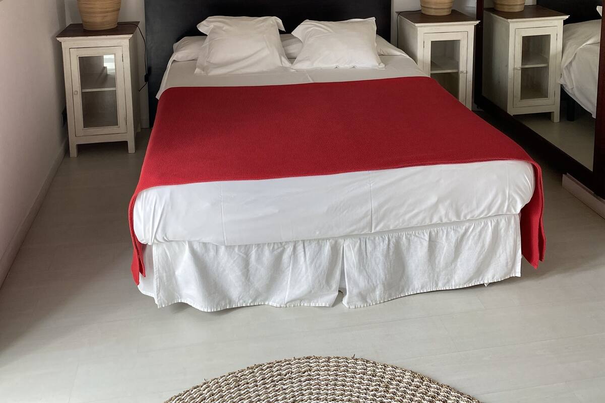 Superior Double Room, Balcony | Hypo-allergenic bedding, down duvets, memory-foam beds
