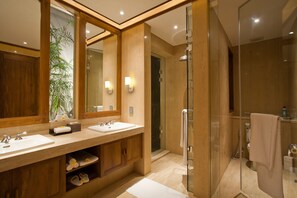 Villa, 2 Bedrooms, Private Pool | Bathroom | Separate tub and shower, free toiletries, hair dryer, bathrobes - Koenokoeni Villa (Seminyak)