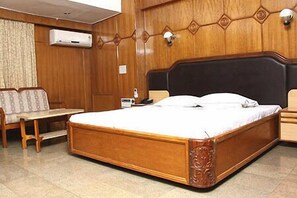 1 bedroom, in-room safe, desk, iron/ironing board - Hotel Femina (Tiruchirappalli)