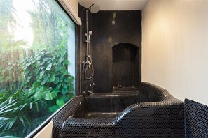 Suite | Bathroom | Free toiletries, hair dryer, towels - Lima Bella Resort (Rayong)