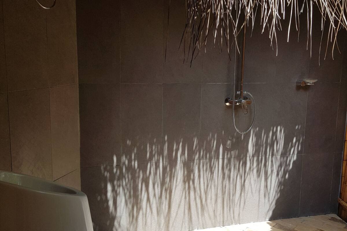 couples treatment room(s), deep-tissue massages, swedish massages