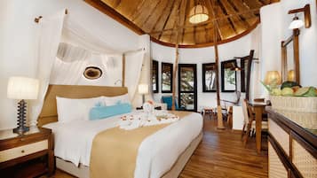 Deluxe Beach Bungalow | 1 bedroom, minibar, in-room safe, desk
