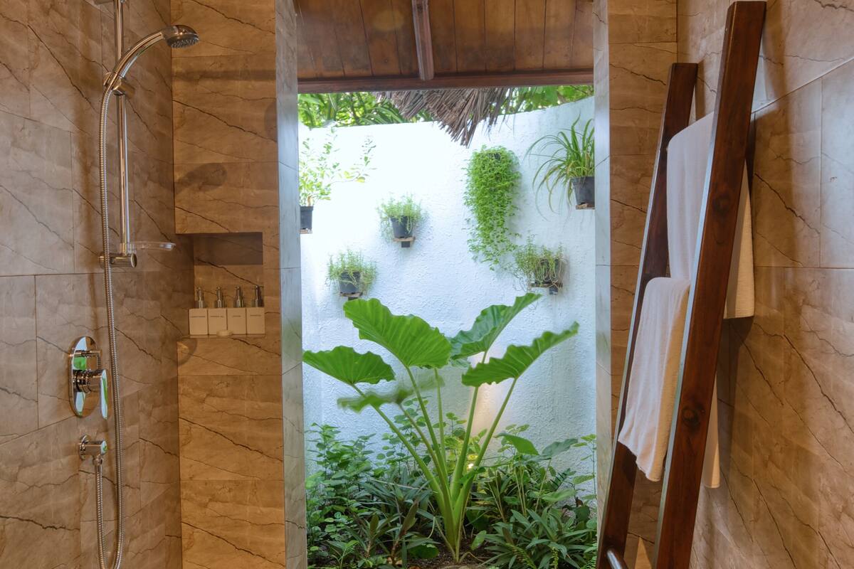 deluxe beach bungalow | bathroom | shower, free toiletries, hair dryer, towels