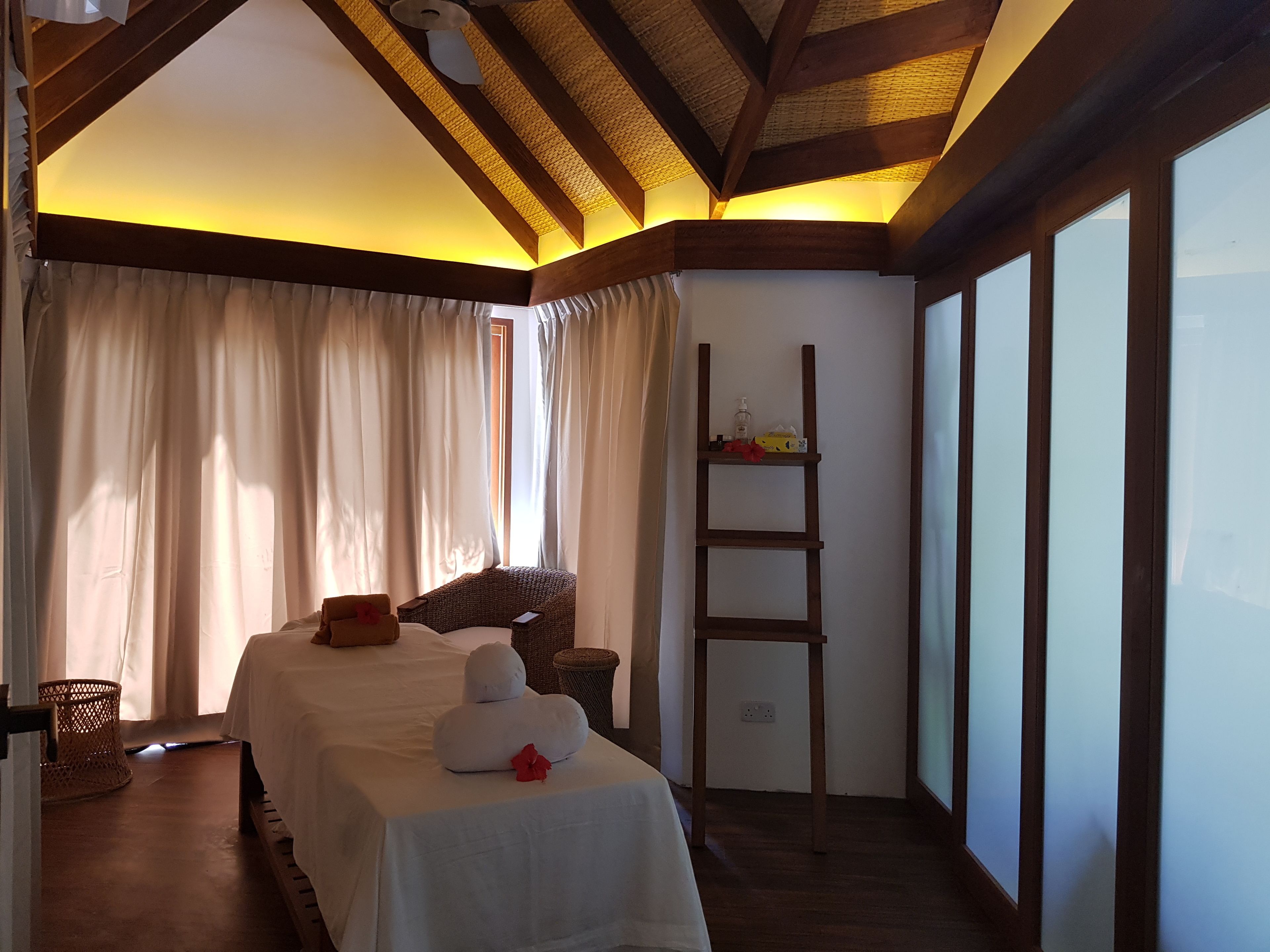 couples treatment room(s), deep-tissue massages, swedish massages