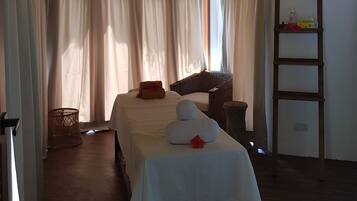 Couples treatment rooms, deep-tissue massages, Swedish massages