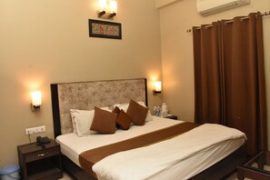Classic Room | In-room safe, soundproofing, rollaway beds, free WiFi - Hotel Vibhav Harsh (Varanasi)