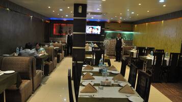 3 restaurants, breakfast, lunch, dinner served; Indian cuisine