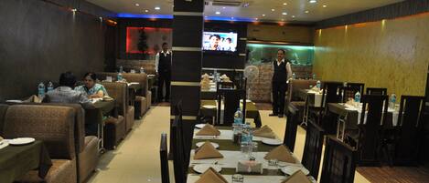 3 restaurants, breakfast, lunch, dinner served; Indian cuisine