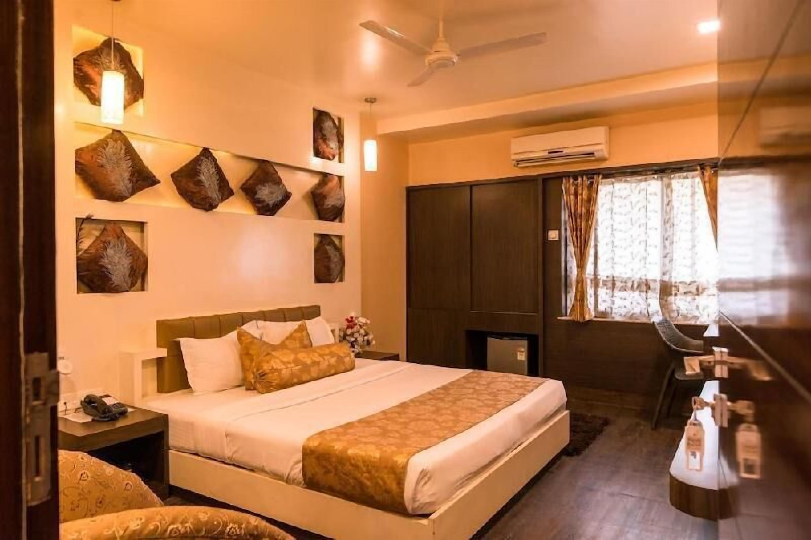 Premium bedding, memory foam beds, minibar, in-room safe