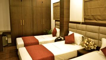 Family Room | Premium bedding, memory foam beds, minibar, in-room safe