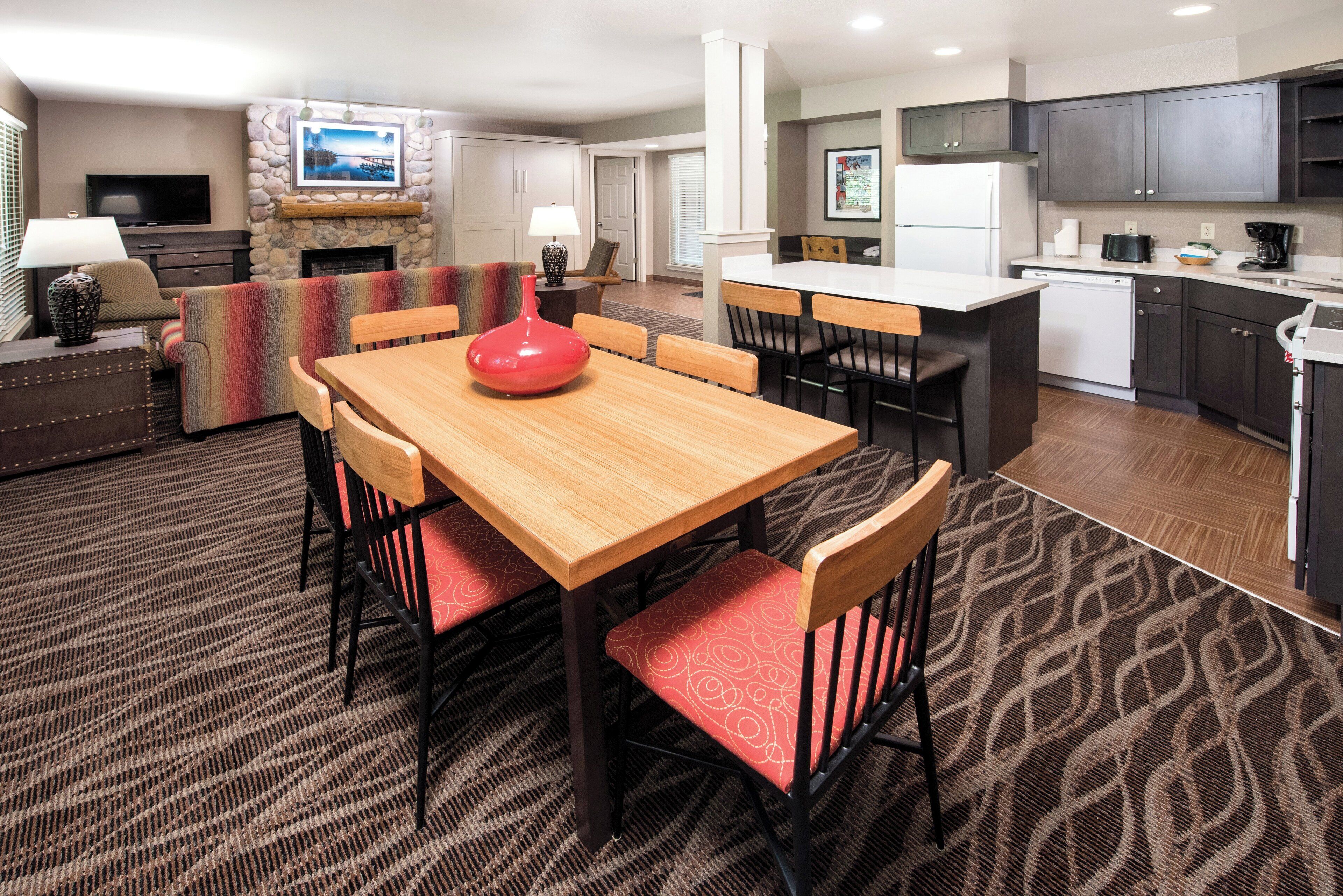 standard condo, 2 bedrooms, non smoking, kitchen | in-room dining