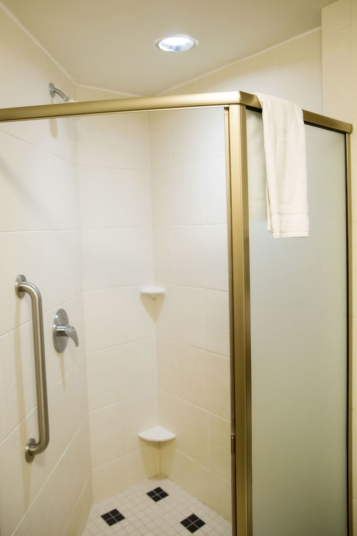 Salle de bain | Douche, articles de toilette gratuits, sèche-cheveux