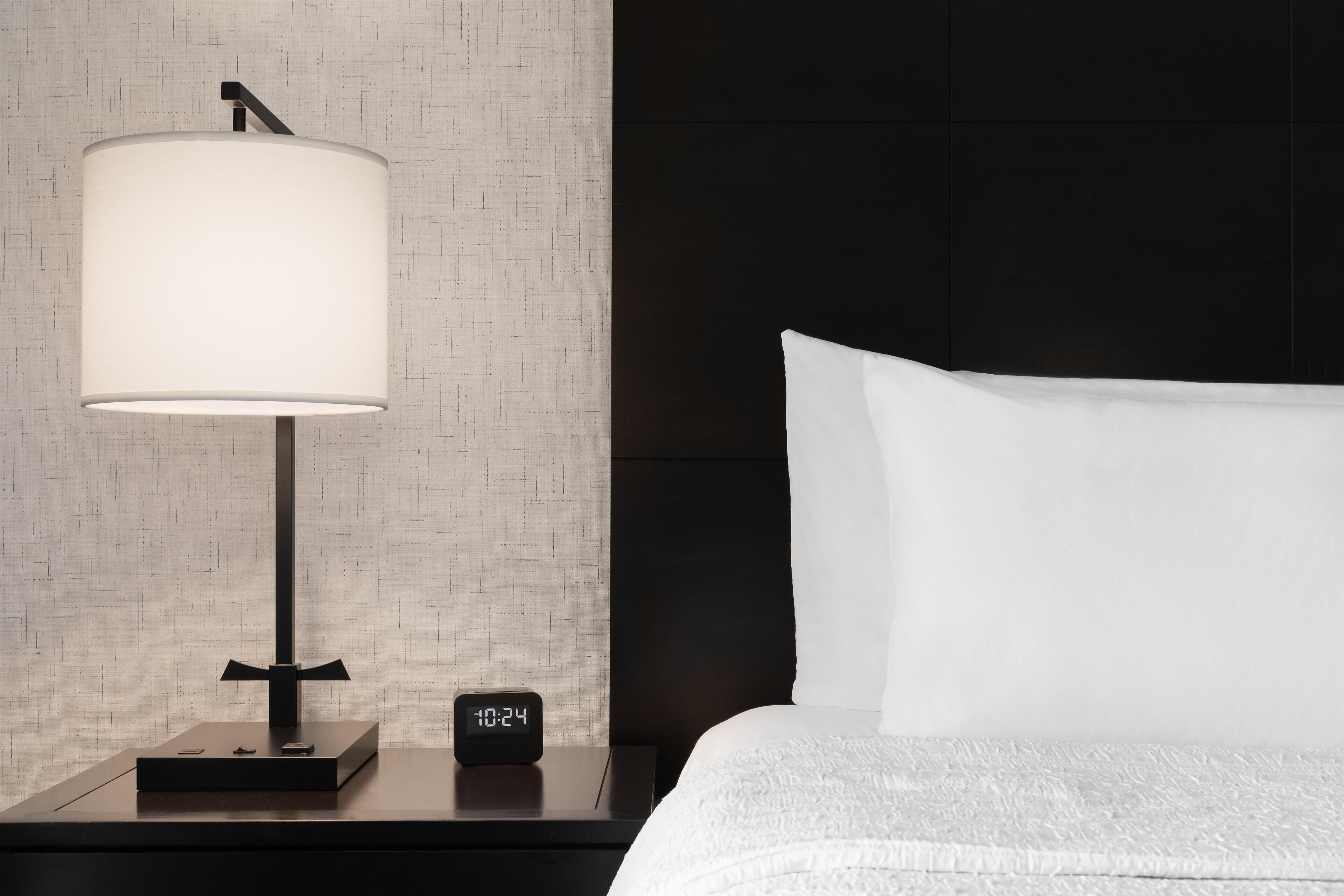 ستائر تعتيم وتجهيزات عازلة للصوت ومكواة/لوح كي وواي فاي مجانًا