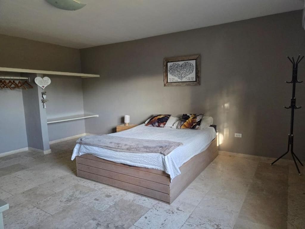 Comfort Studio, 1 King Bed, Courtyard Area