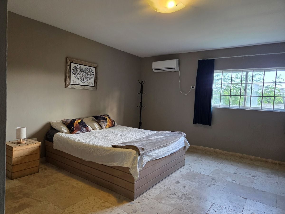 Comfort Studio, 1 King Bed, Courtyard View, Courtyard Area