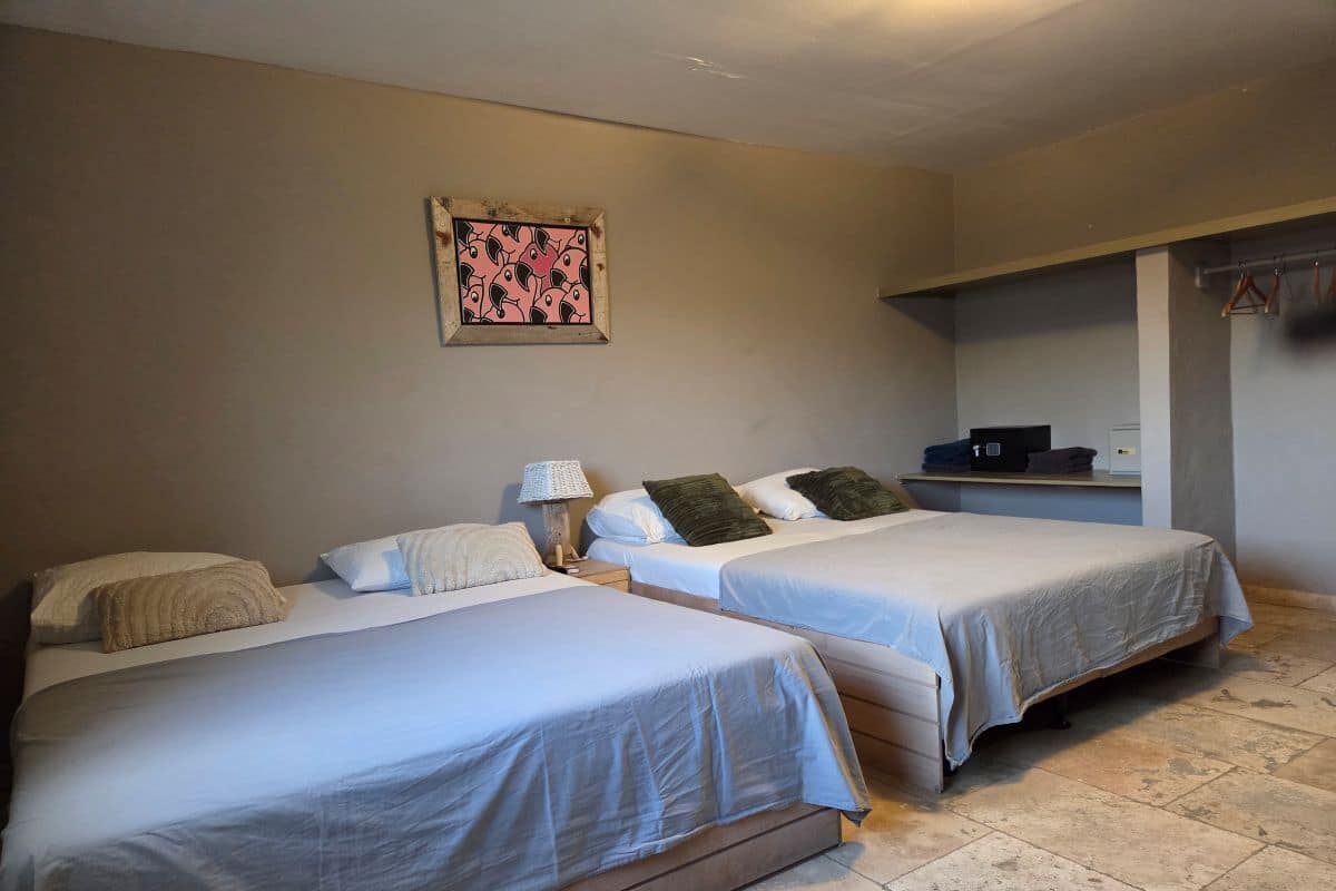 Comfort-Studio, 2 Queen-Betten, Blick auf den Innenhof, zum Innenhof hin | Zimmersafe, laptopgeeigneter Arbeitsplatz, schallisolierte Zimmer