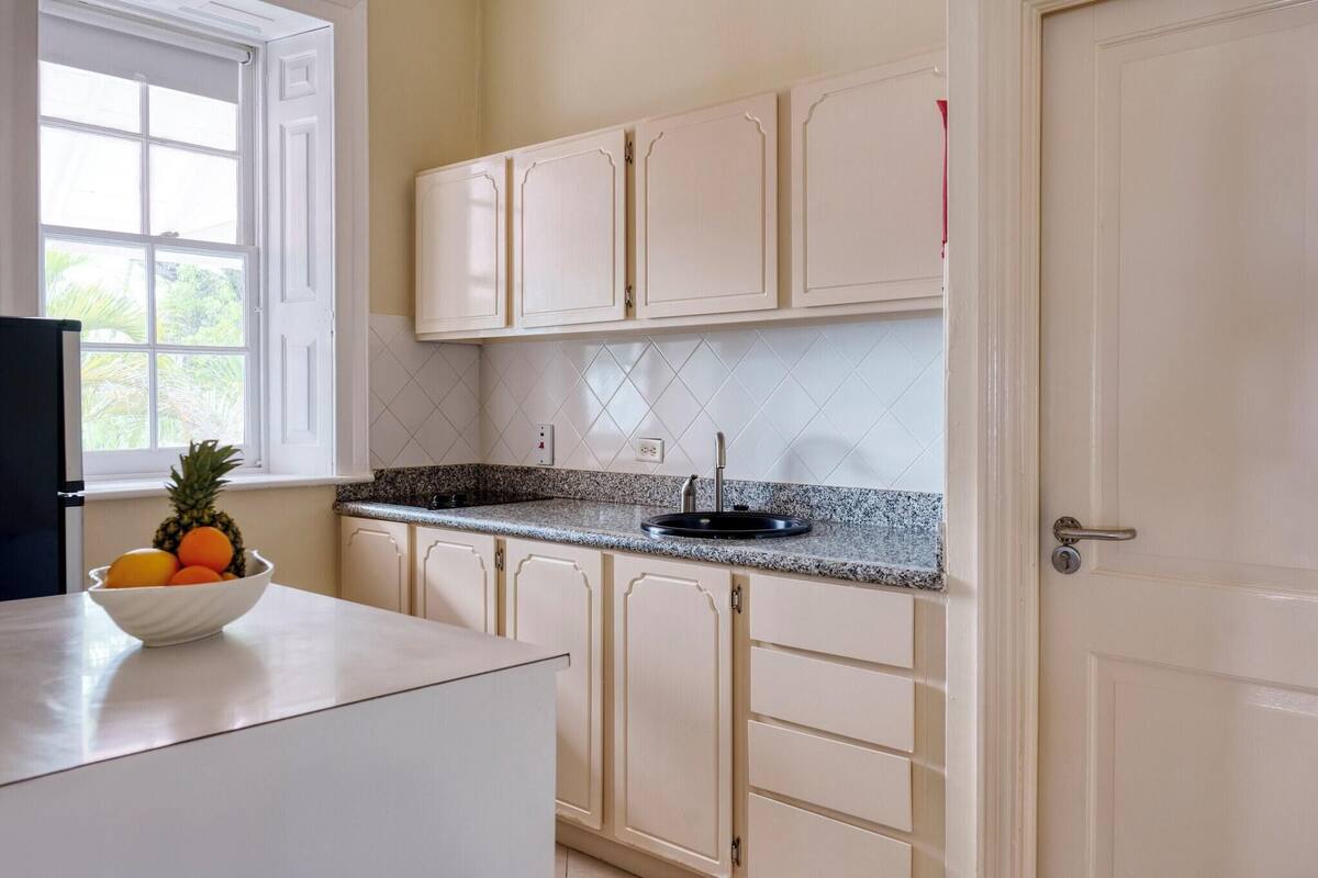 Private kitchen | Fridge, electric kettle