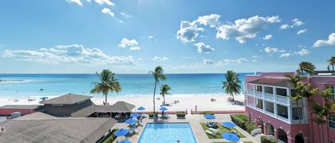 2 outdoor pools, pool loungers