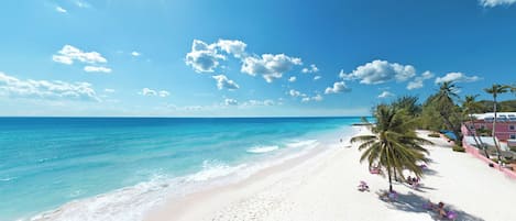 Sur la plage, serviettes de plage, plongée sous-marine
