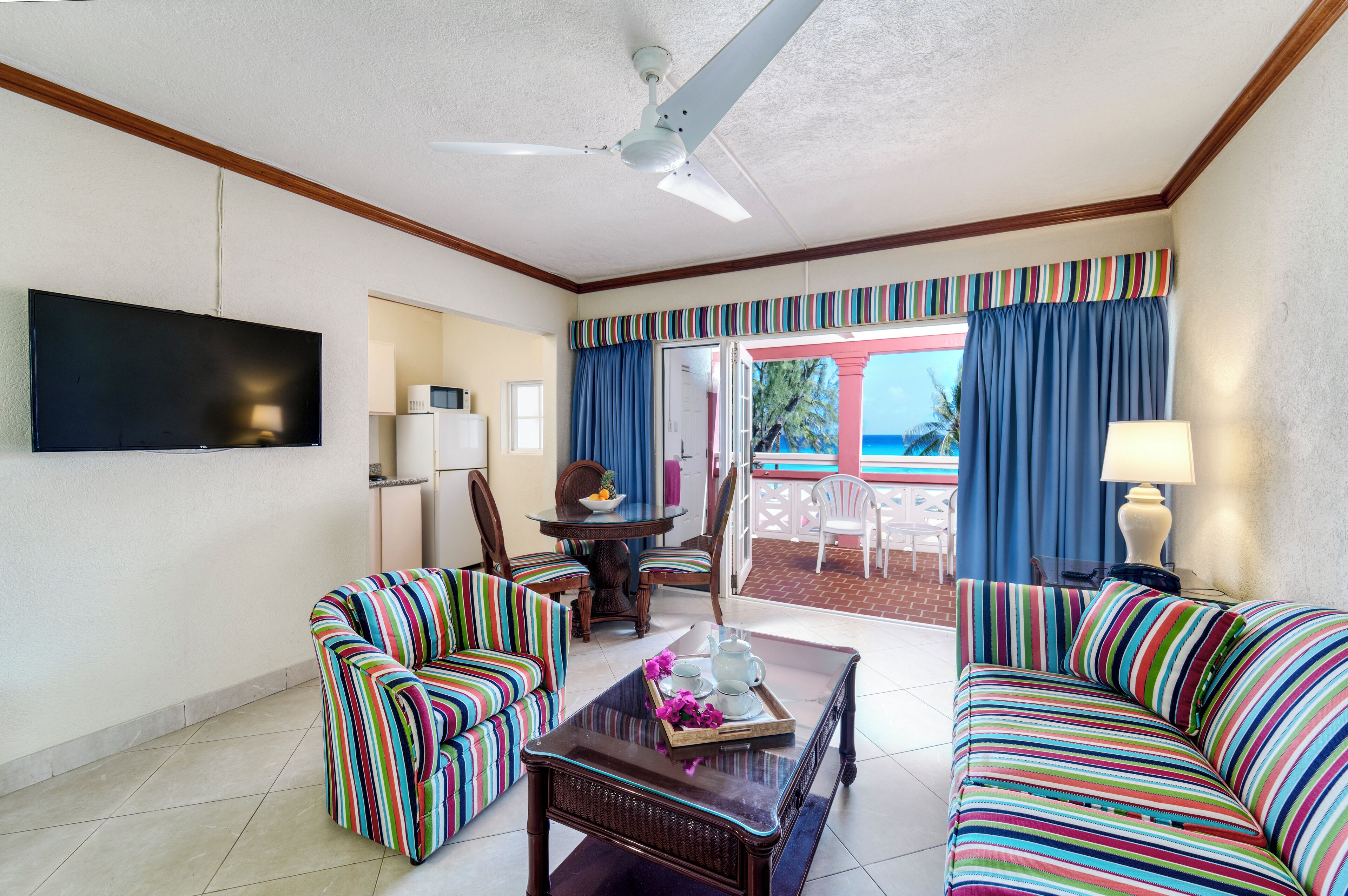 Luksussuite, 1 soverom | Oppholdsområde | TV