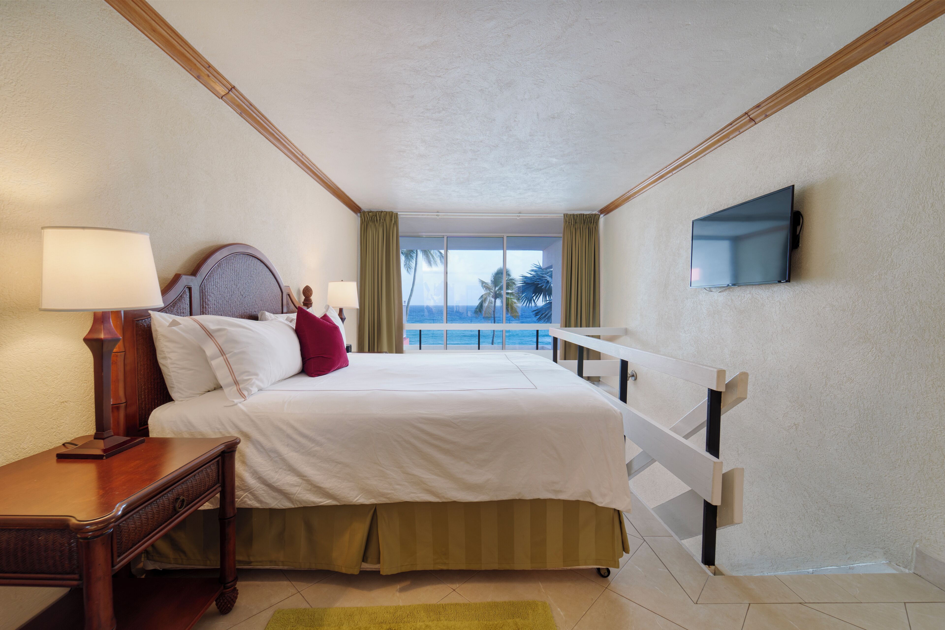 luxury suite, 1 bedroom | 1 bedroom, iron/ironing board, free wifi, bed sheets