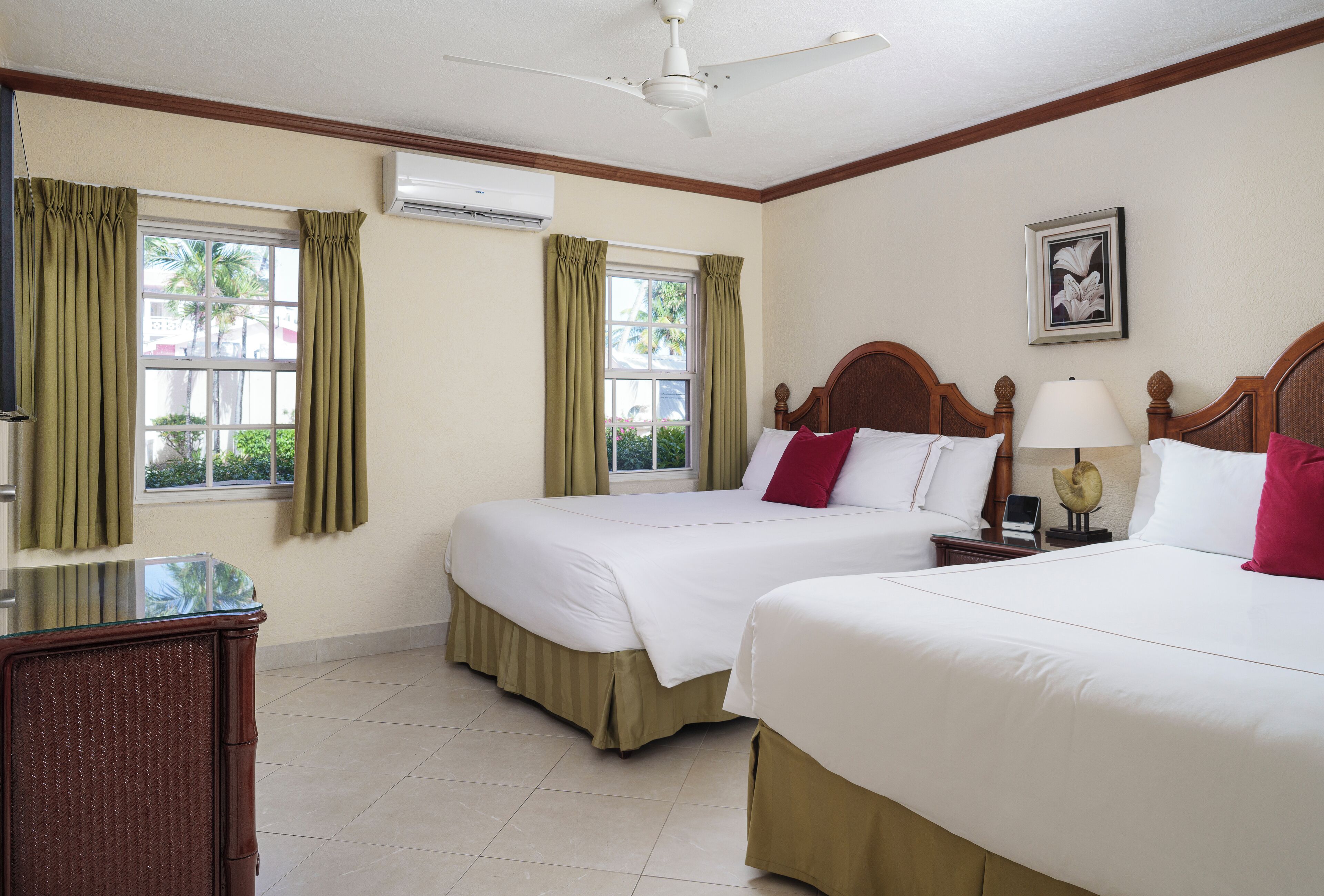 luxury suite, 1 bedroom | 1 bedroom, iron/ironing board, free wifi, bed sheets