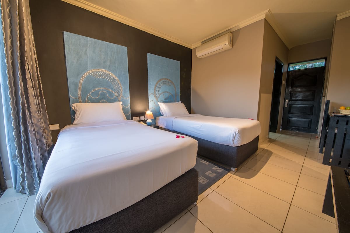 Select Comfort beds, in-room safe, laptop workspace, rollaway beds