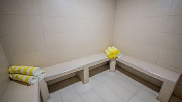 Couples treatment room(s), deep-tissue massages, Swedish massages