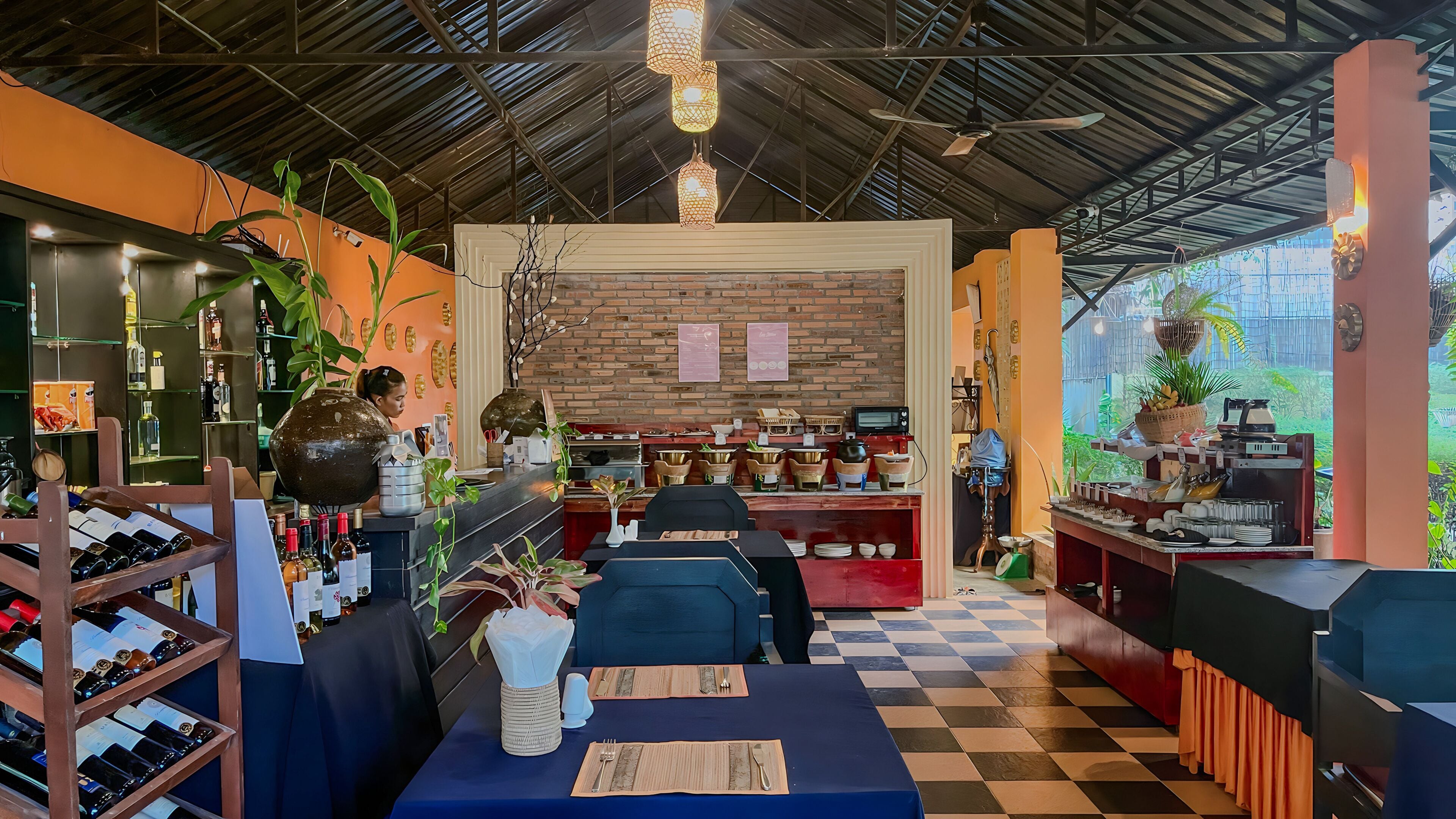 breakfast, lunch, dinner served; international cuisine, pool views