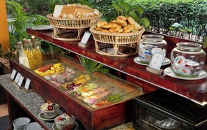 Daily full breakfast (USD 5 per person)