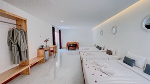 Super Family Room With Terrace - Free Pick Up