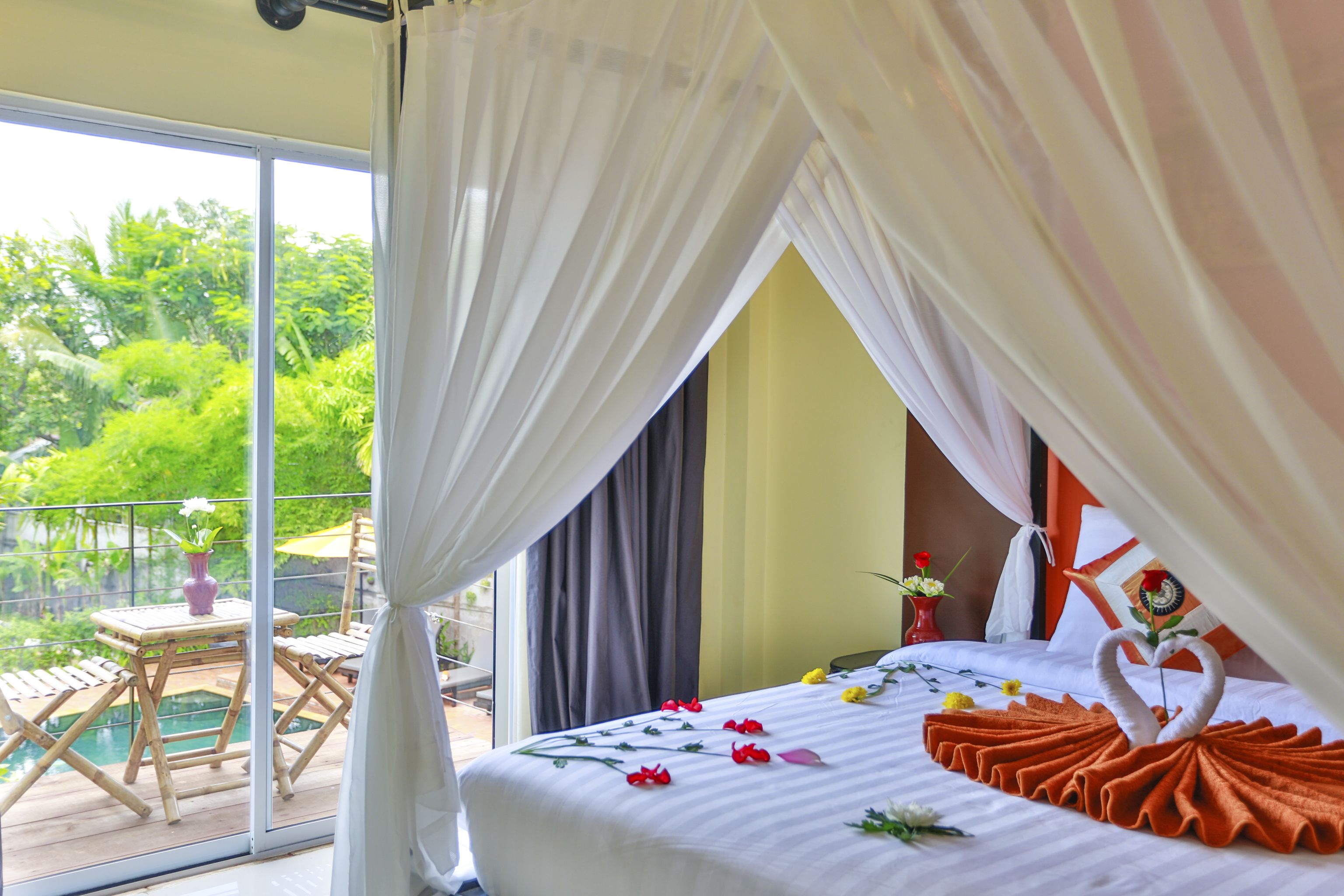 studio double room with balcony and pool view - free pick up | premium bedding, minibar, in-room safe, desk