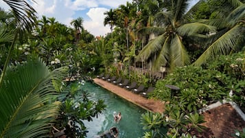 Studio Double Room with Balcony and Pool View - Free Pick Up | Aerial view