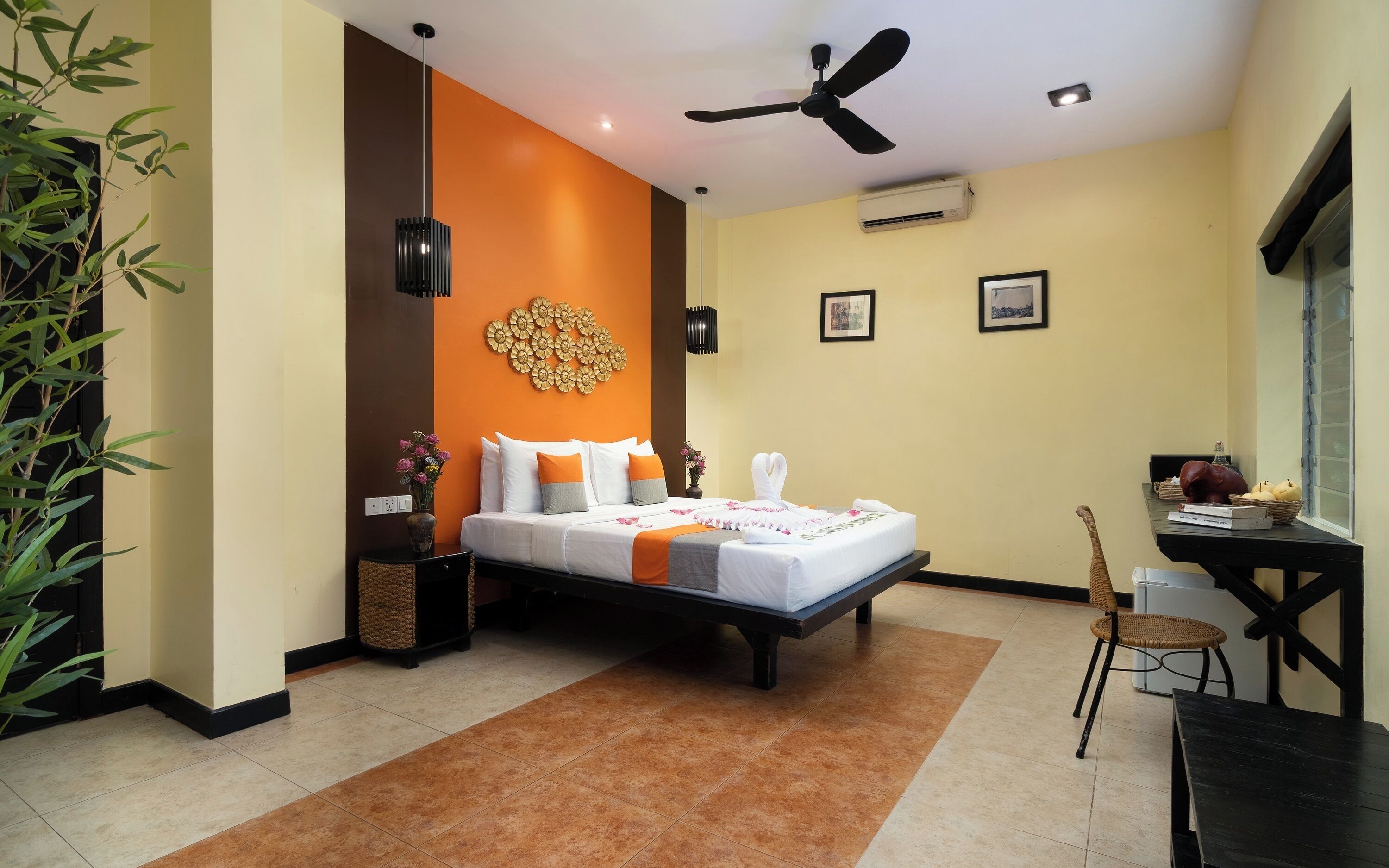 Deluxe King Room with Balcony - Free Pick Up