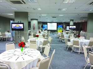 Free daily buffet breakfast  - Days Inn Linhares (Linhares)