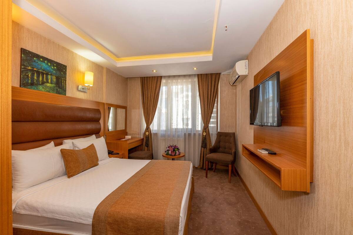 Hochwertige Bettwaren, Minibar, Zimmersafe, Schreibtisch
