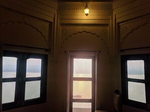 1 bedroom, premium bedding, rollaway beds, free WiFi - Palace on steps (Varanasi)