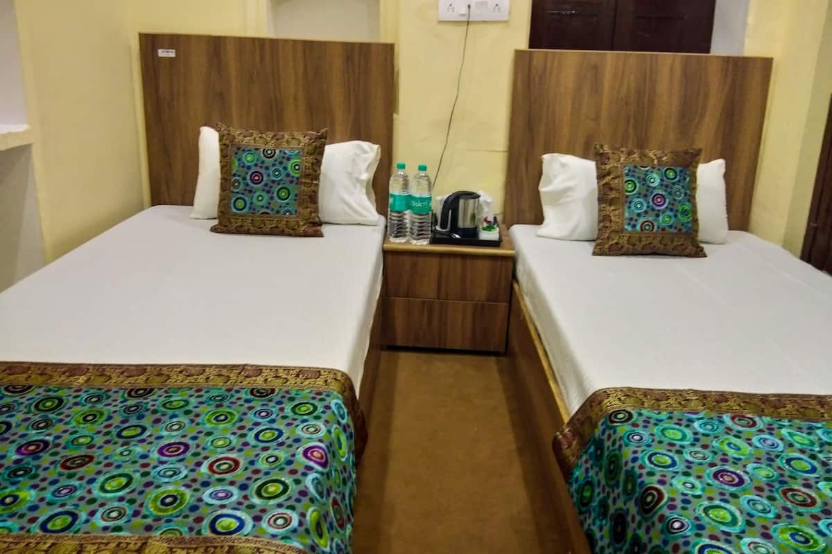 Kamar Standar (Non Air Conditioning) | 1 kamar tidur, seprai premium, dan tempat tidur lipat/tambahan