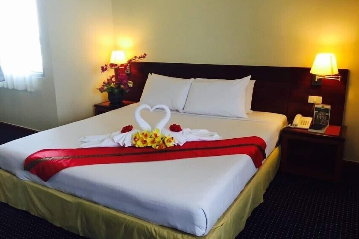 Deluxe Room | Minibar, in-room safe, blackout curtains, free cots/infant beds