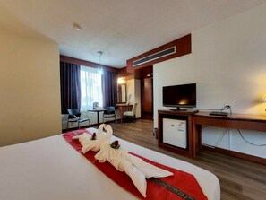 Deluxe Oda | Minibar, odada kasa, güneşlik/perde, ücretsiz beşik/çocuk yatağı 