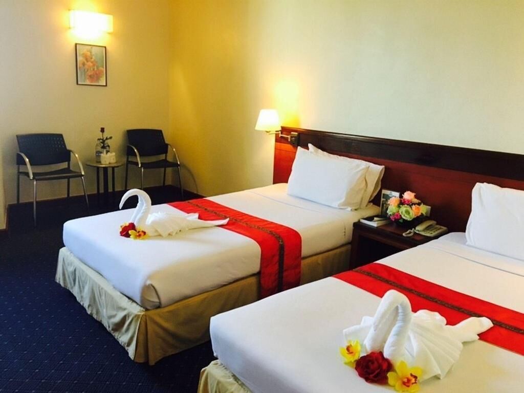 Minibar, caja de seguridad en la habitación y cortinas blackout 