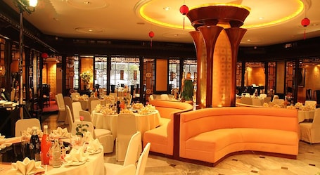 Breakfast, lunch, dinner served; Thai cuisine