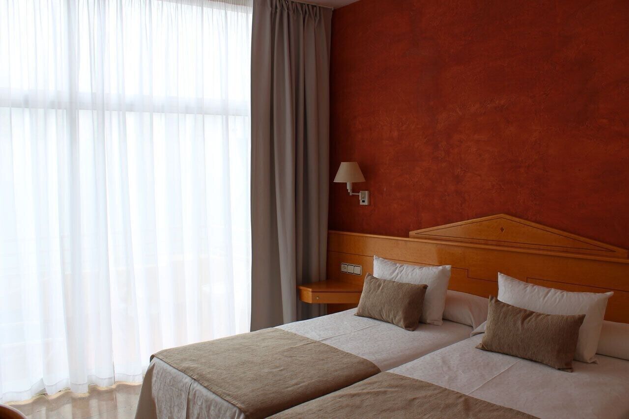 Zimmersafe, Bügeleisen/Bügelbrett, Bettwäsche