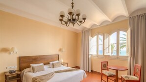 Unclassified image, 4 of 102, button - La Santa María (Sitges)