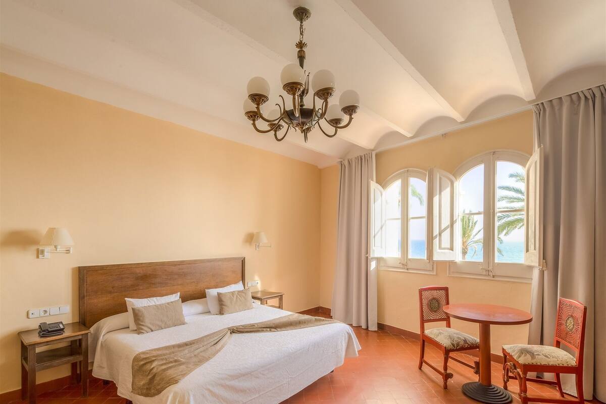 In-room safe, iron/ironing board (on request), bed sheets