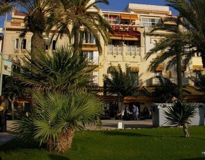 Exterior - La Santa María (Sitges)
