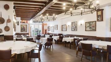 Se ofrece un desayuno bufé (9 EUR por persona)