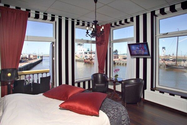 Down duvets, minibar, in-room safe, desk