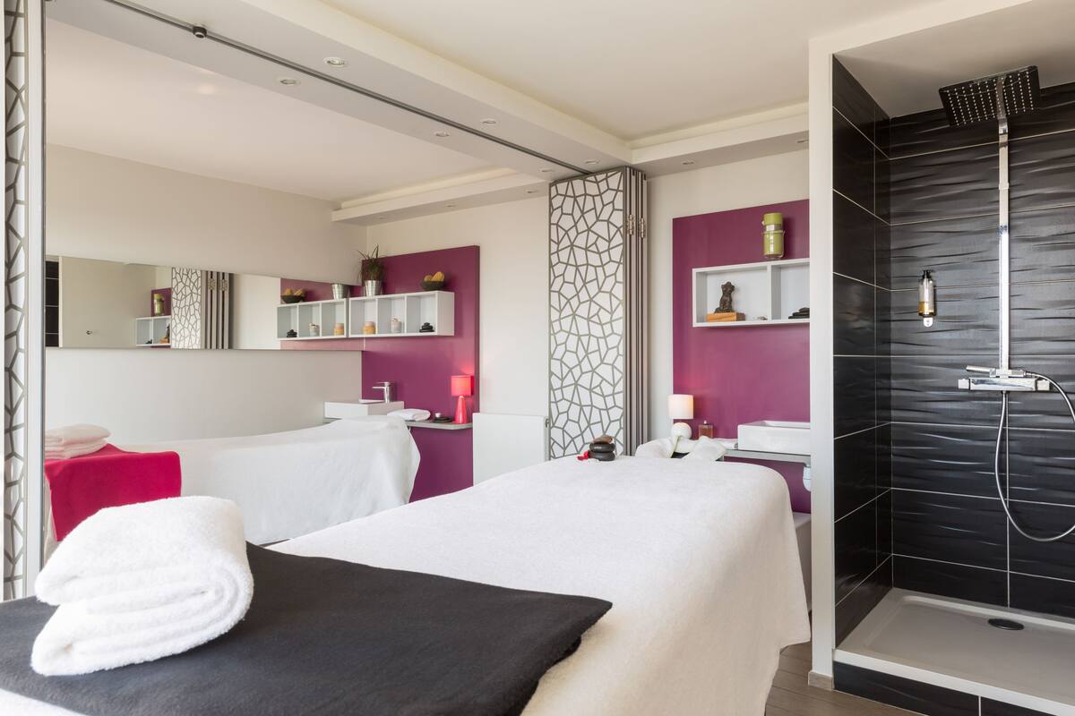 body treatments, hot stone massages, body wraps, body scrubs, facials